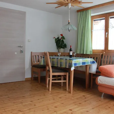 Haus Lechblick Homestay Steeg