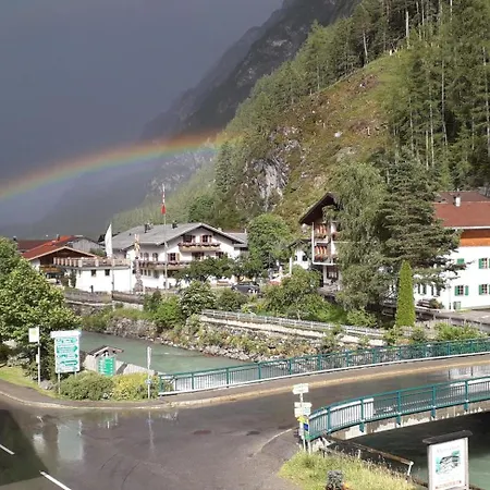 Haus Lechblick Homestay Steeg